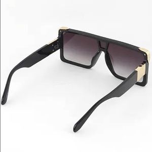 Infinite Frame Shield Sunglasses • Black Frame/Purple Lenses